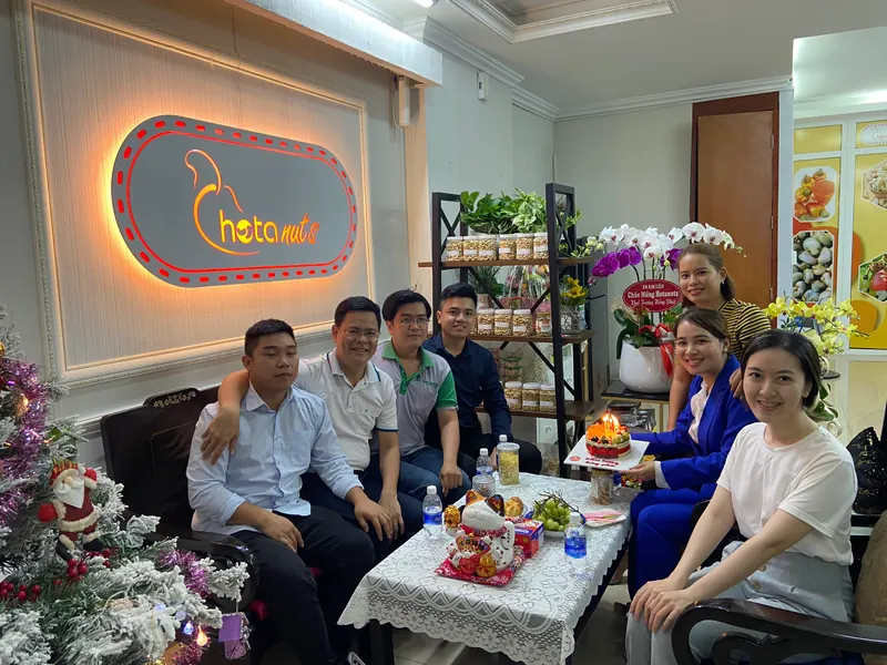 Văn phòng & đội ngũ HotaNuts 3